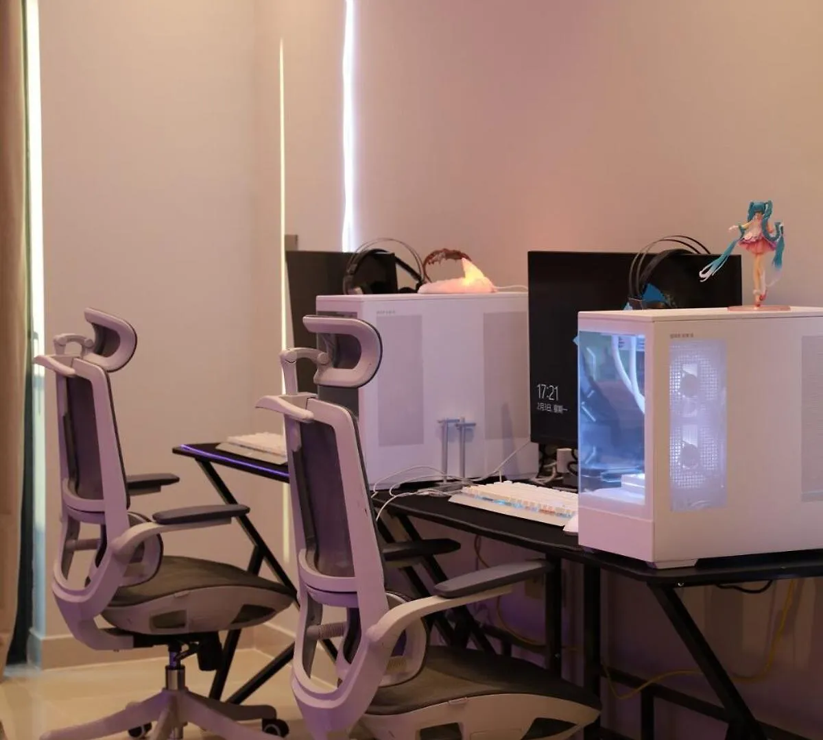 E-Sports Themed Computer Room In Business Bay Close To Dubai Tower Apartment